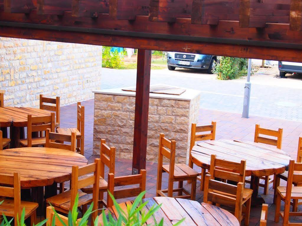 兰多公寓度假酒店 Kampor 外观 照片
